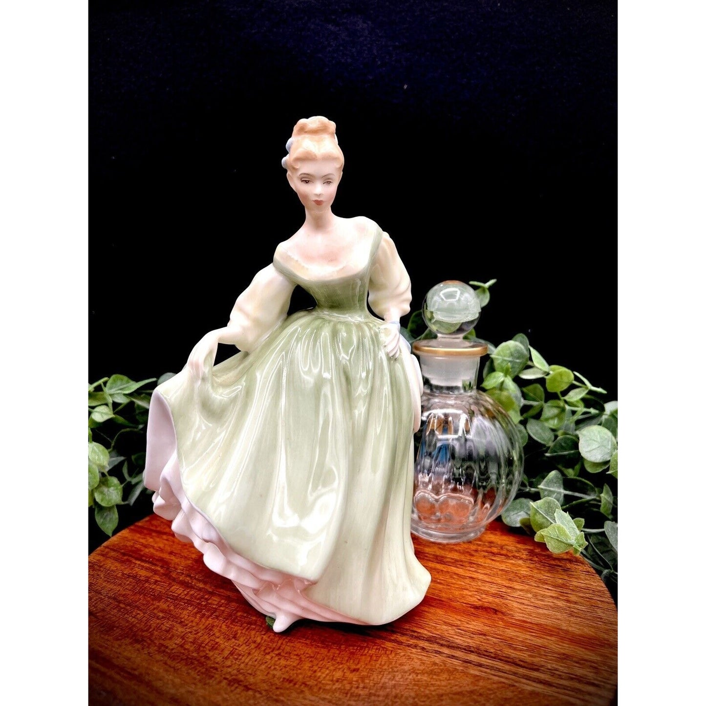 Royal Doulton Vintage “Fair Lady” Figurine HN 2193, 1962