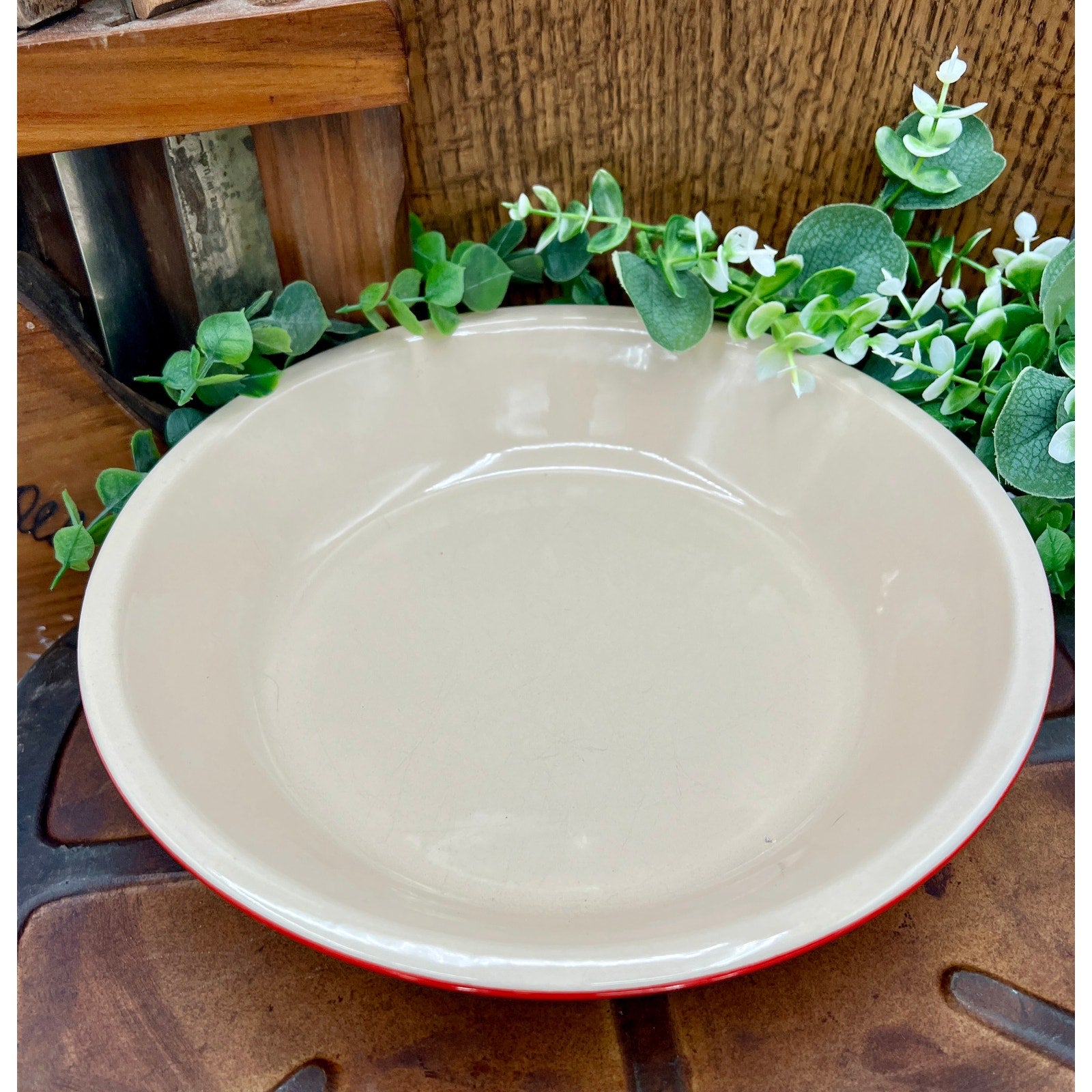 Le Creuset 9" Red Stoneware Pie Dish - Excellent Condition